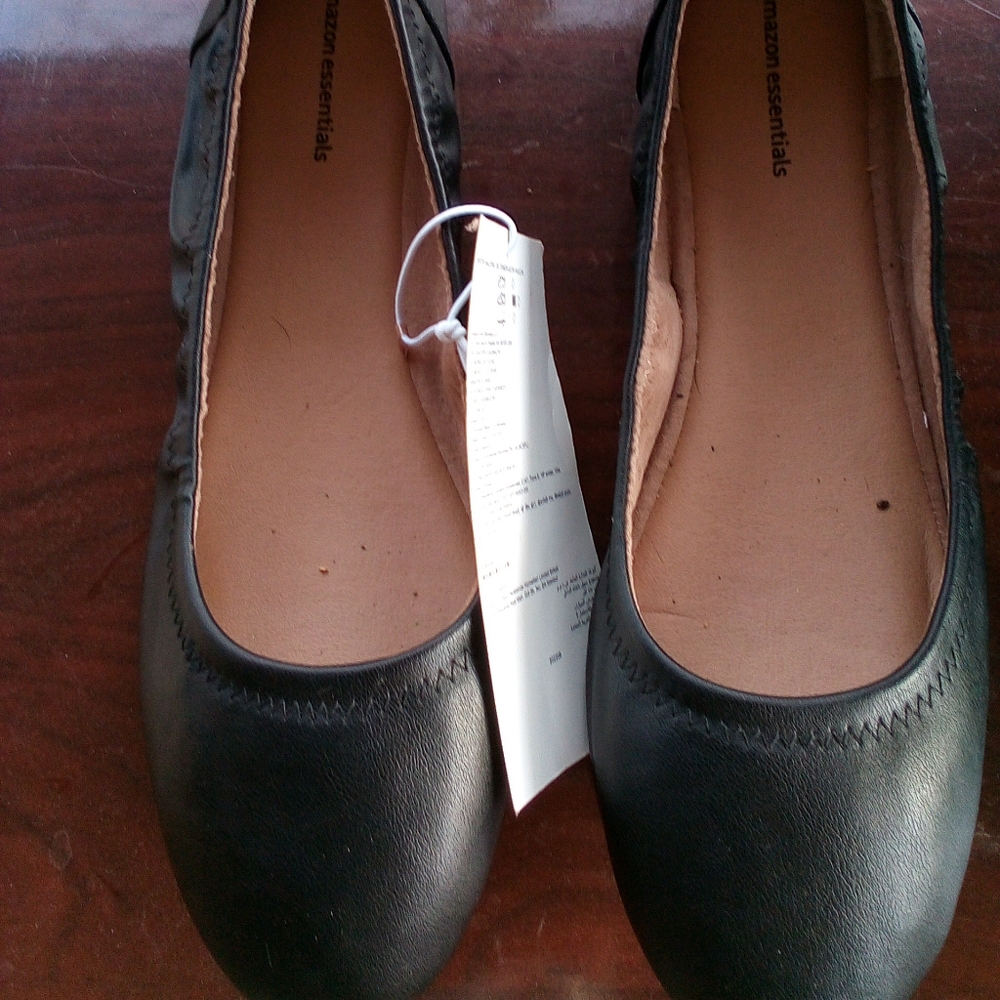 NWT Amazon Essentials Black Flats